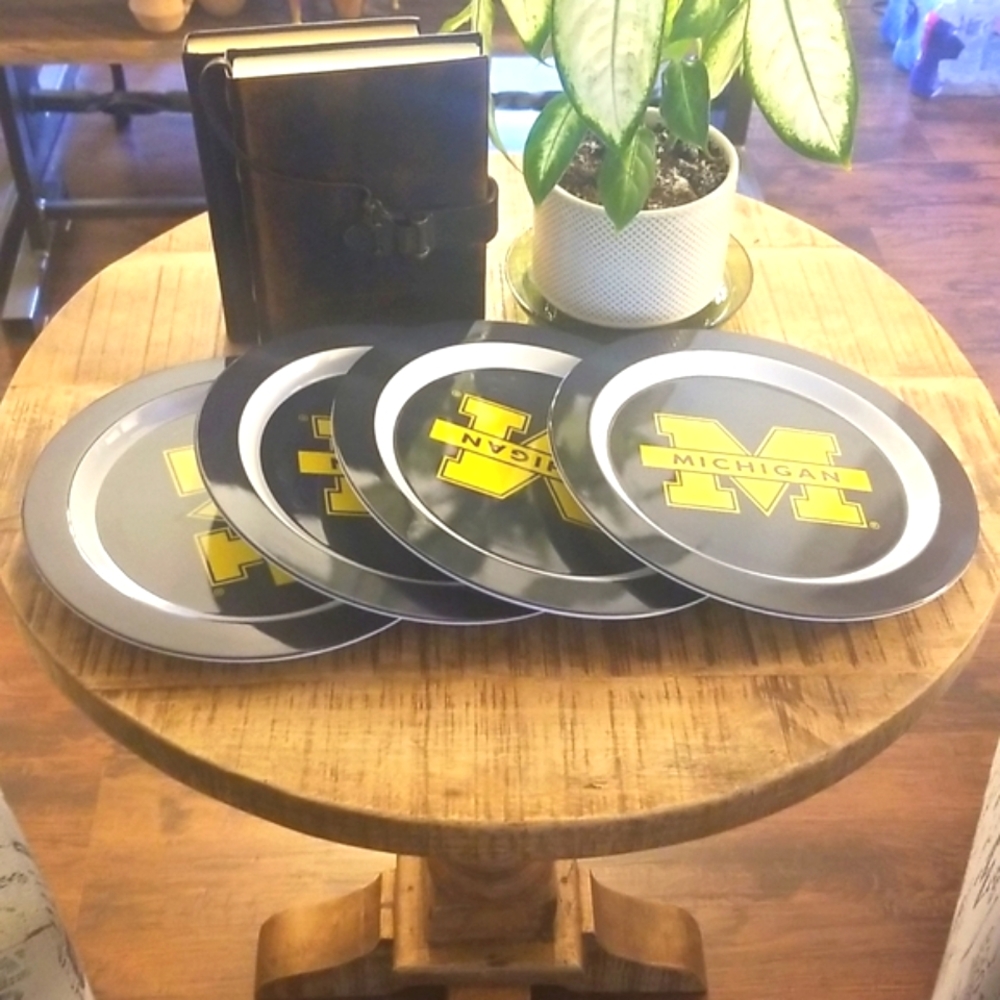 University of Michigan Four Durable Melmac Plastic Dinnerware Plates